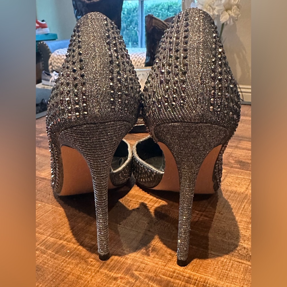 STEVE MADDEN 'Proper' Rhinestone on Lame D'Orsay Pumps - Picture 7 of 10